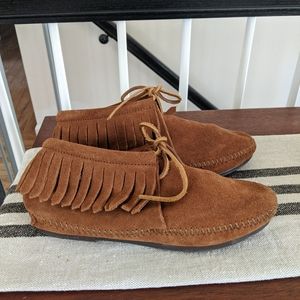 Minnetonka Classic Fringed Chukka Style Boot